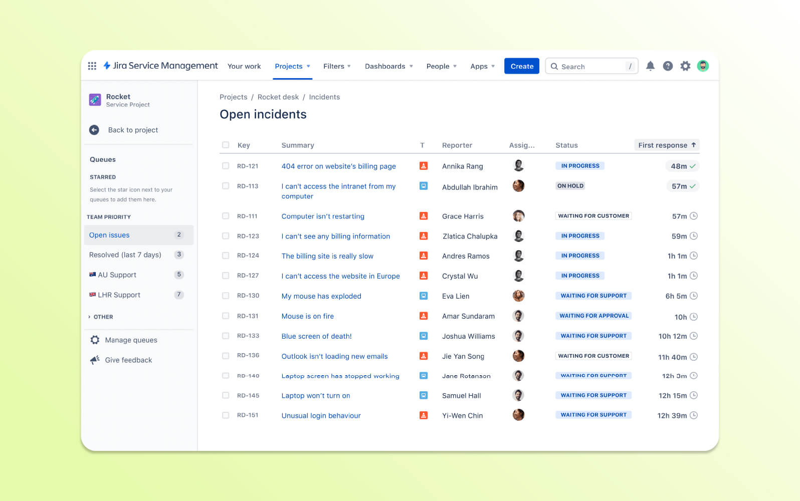 Screenshot von Jira Service Management Helpdesk-Ticket-Software mit Workflows für Incidents und Serviceanfragen.
