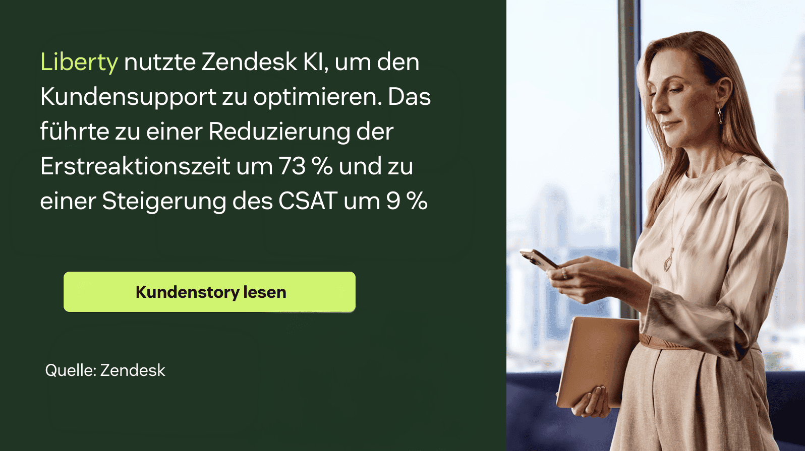 Eine Frau hält ein Telefon in der Hand, neben Text zur Zendesk Customer Success Story von Liberty.